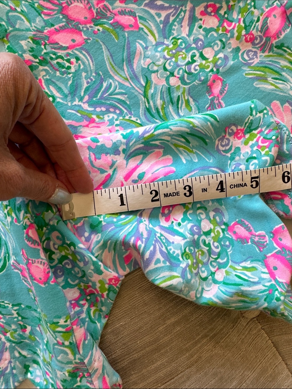 Lilly Pulitzer Luxletic Aqua/Pink Patterned Scallop Hem 5” inseam High Rise Shor - Picture 5 of 7